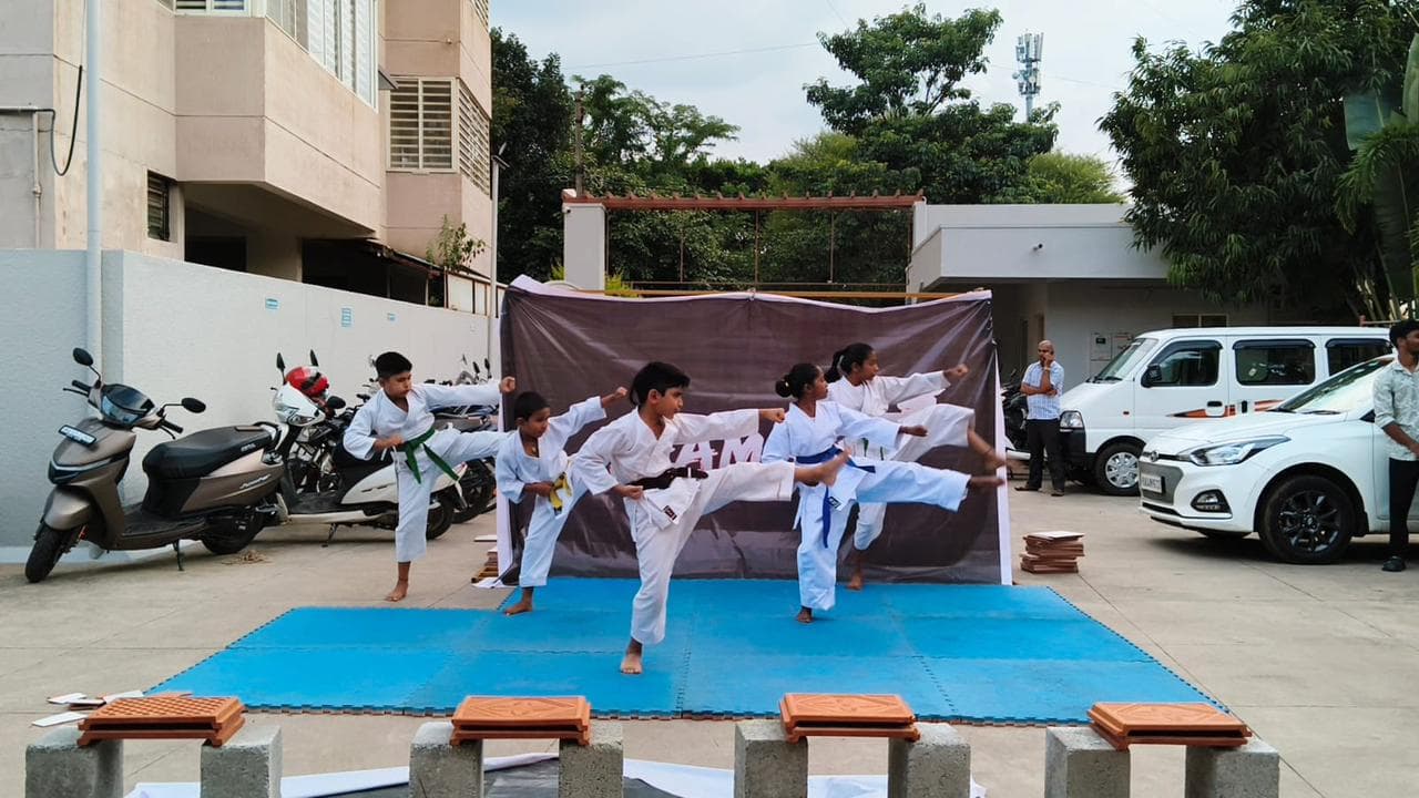 Synchronized Kicks — Outdoor Demo